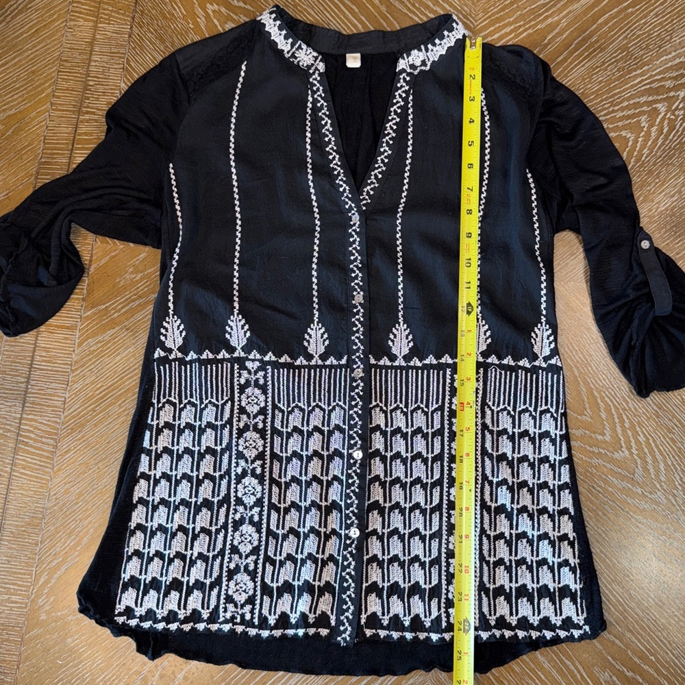 Anthropologie Tiny Black Embroidered White Bohemian Top Silk Cotton Size Medium - Picture 8 of 9